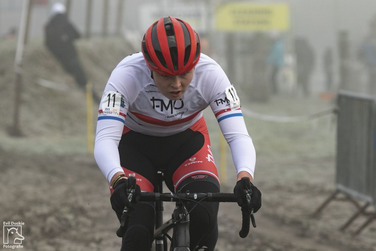 Young British star Harriet Harnden took second on Friday. 2018 Helen100 Trophy Junior Women Race, Azencross Loenhout. © Hans van der Maarel