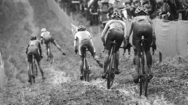 The Elite Women leaders dive into the rutted off-camber. 2018 World Cup Namur. © B. Hazen / Cyclocross Magazine