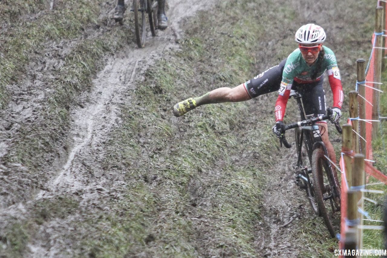 Eva Lechner dropped to the low line while leading in the first lap. 2018 World Cup Namur. © B. Hazen / Cyclocross Magazine