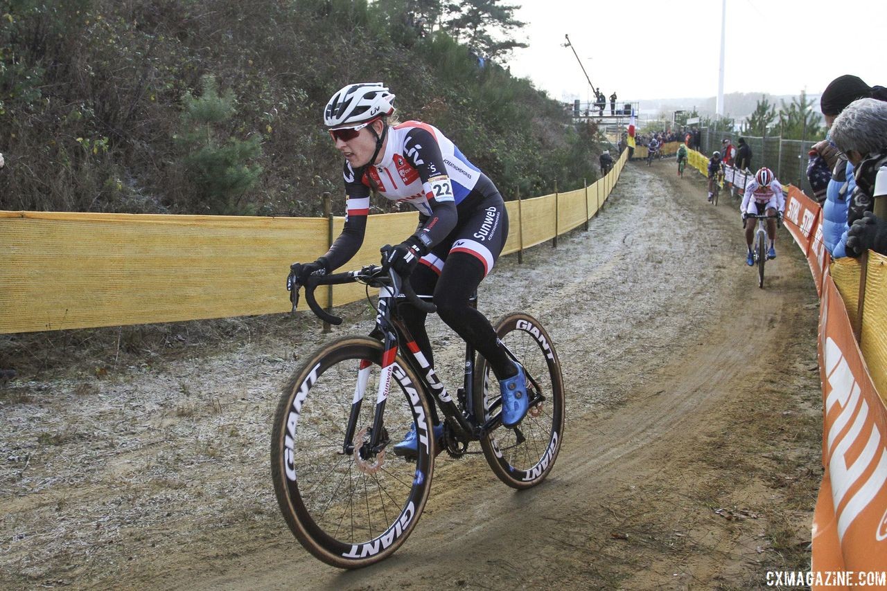 Lucinda Brand had another strong ride at World Cup Heusden-Zolder. 2018 World Cup Heusden-Zolder. © B. Hazen / Cyclocross Magazine