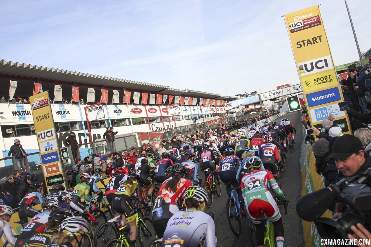 Green means go at World Cup Heusden-Zolder. 2018 World Cup Heusden-Zolder. © B. Hazen / Cyclocross Magazine