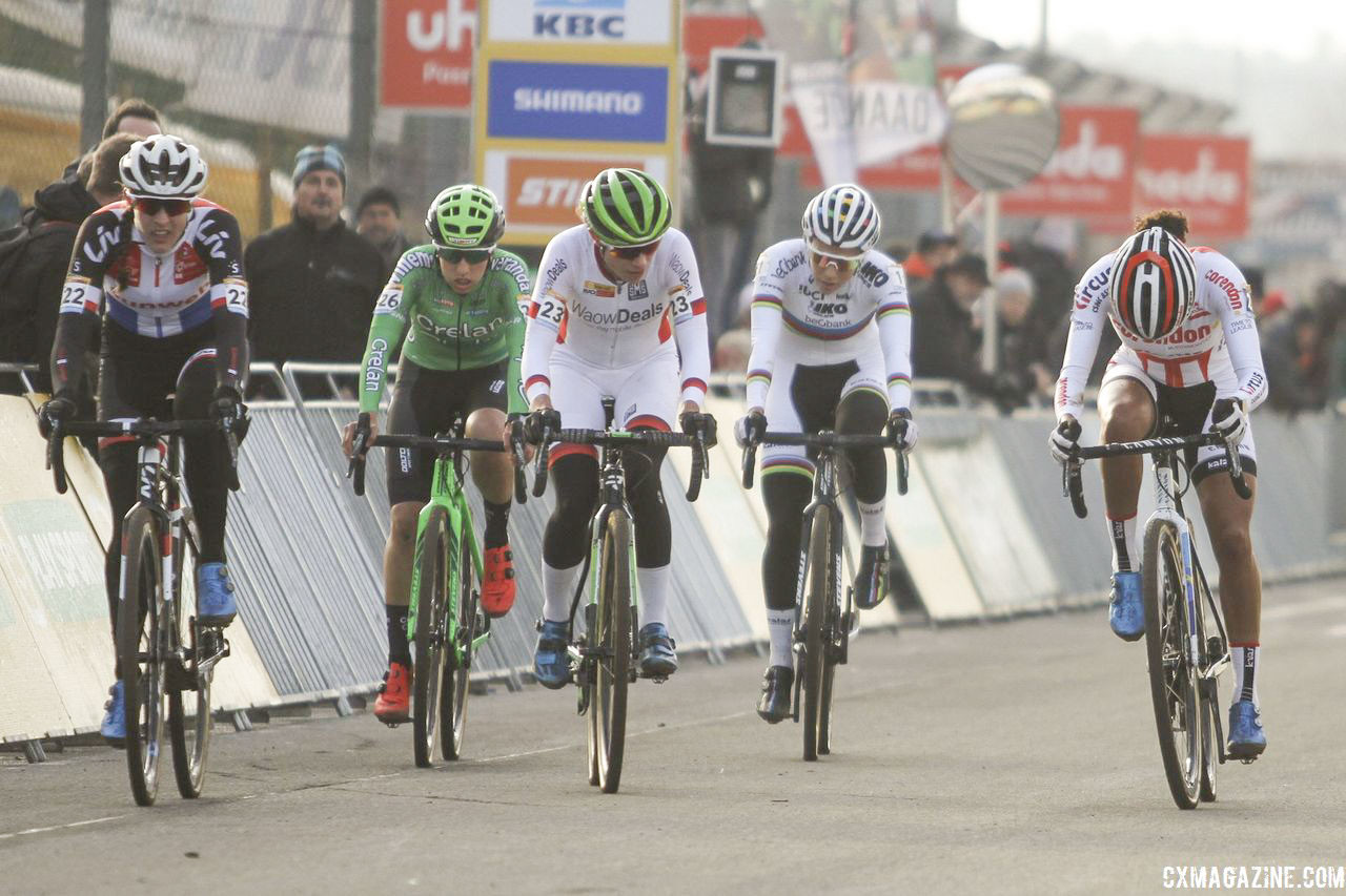 The lead group was five at the bell. 2018 World Cup HeuThe open nature of the Elite Women's field has provided a backdrop to Van der Poel's dominance. 2018 World Cup Heusden-Zolder. © B. Hazen / Cyclocross Magazinesden-Zolder. © B. Hazen / Cyclocross Magazine