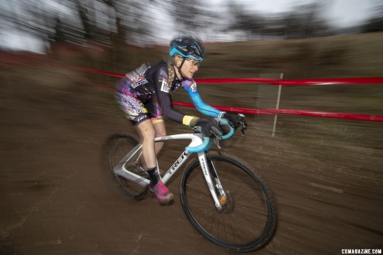 Michelle Adams races down a drop. Masters Women 35-39. 2018 Cyclocross National Championships, Louisville, KY. © A. Yee / Cyclocross Magazine