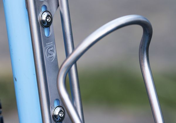 The Sicuro is one of Silca's finely crafted products. Silca Sicuro titanium bottle cage and titanium mounting screws