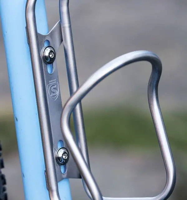 The Sicuro is one of Silca's finely crafted products. Silca Sicuro titanium bottle cage and titanium mounting screws