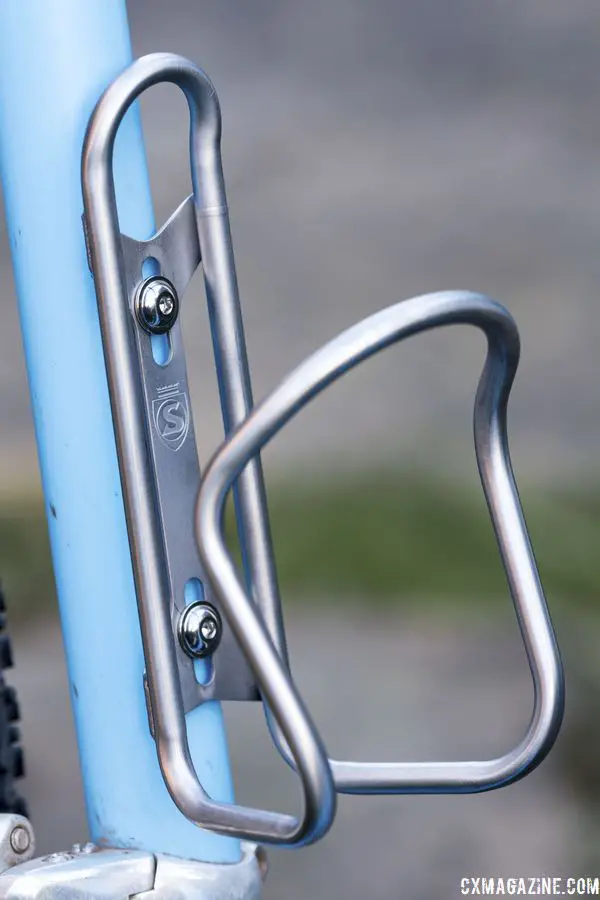 The Sicuro is one of Silca's finely crafted products. Silca Sicuro titanium bottle cage and titanium mounting screws