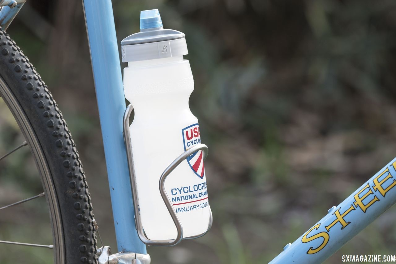 The Sicuro held our bottle, even on rough roads. Silca Sicuro Titanium Water Bottle Cage. © C. Lee / Cyclocross Magazine