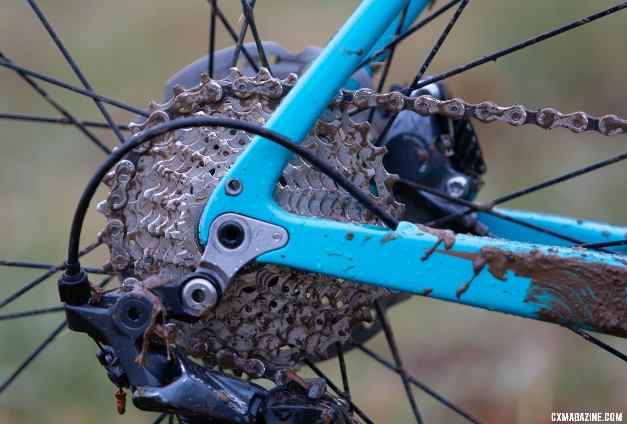 Honsinger paired an 11-32t cassette with her 42/34t chain rings. Erik Tonkin had the team mechanic lock out the 32t cog to keep the chain out of her spokes in the muddy conditions. Clara Honsinger's Kona Major Jake cyclocross bike. 2018 Cyclocross National Championships, Louisville, KY. © A. Yee / Cyclocross Magazine