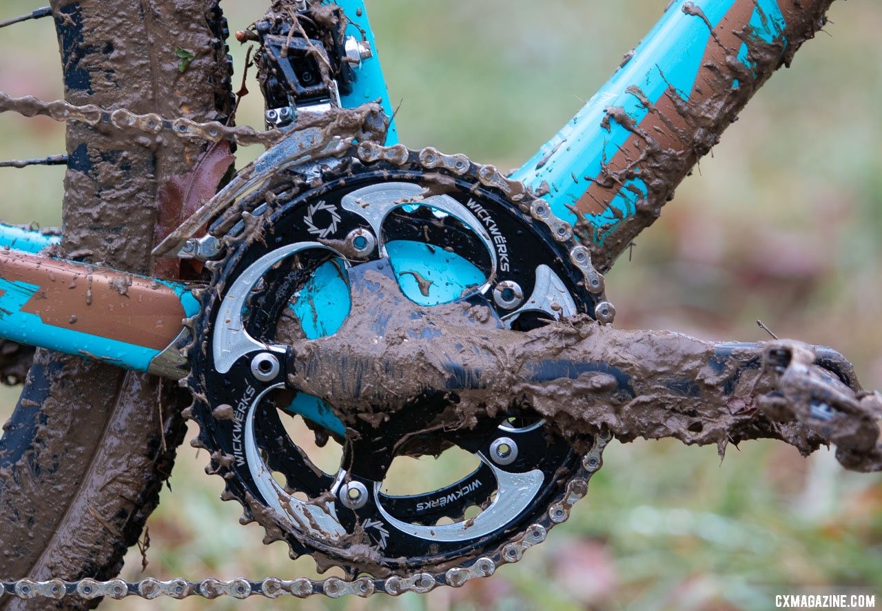 Honsinger ran WickWerks 42/34t Cyclocross chain rings on an older-generation Ultegra R6700 five-arm crankset with 170mm crankarms. Her derailleur was a Shimano 105 model. Clara Honsinger's Kona Major Jake cyclocross bike. 2018 Cyclocross National Championships, Louisville, KY. © A. Yee / Cyclocross Magazine