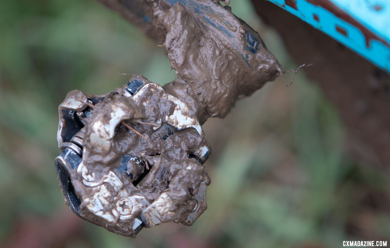The peanut butter mud at Joe Creason was hard to avoid. Honsinger's pedals appeared to clear the mud relatively well. Clara Honsinger's Kona Major Jake cyclocross bike. 2018 Cyclocross National Championships, Louisville, KY. © A. Yee / Cyclocross Magazine