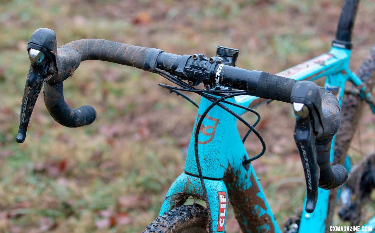 Honsinger ran a 42cm Kona Road Light alloy handlebar to balance control with not feeling like she's on a mountain bike. Clara Honsinger's Kona Major Jake cyclocross bike. 2018 Cyclocross National Championships, Louisville, KY. © A. Yee / Cyclocross Magazine