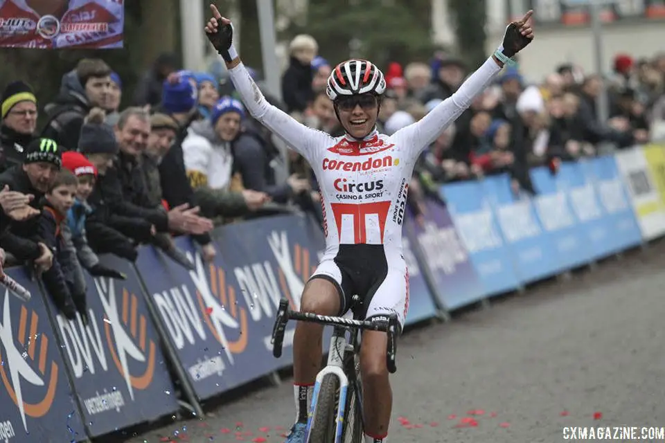Ceylin del Carmen Alvarado went solo early to win on Sunday. 2019 Brussels Universities Cyclocross. © B. Hazen / Cyclocross Magazine