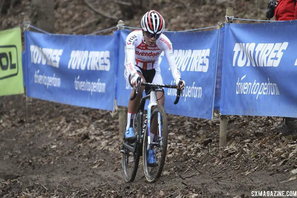 Ceylin del Carmen Alvarado got a lead early in the race. 2019 Brussels Universities Cyclocross. © B. Hazen / Cyclocross Magazine
