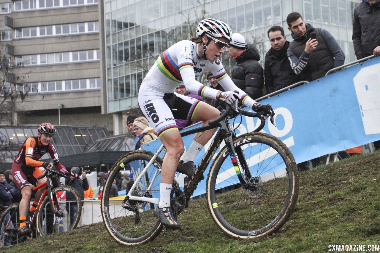 Sanne Cant was in the mix for second before dropping back after slipping on an off-camber. 2019 Brussels Universities Cyclocross. © B. Hazen / Cyclocross Magazine