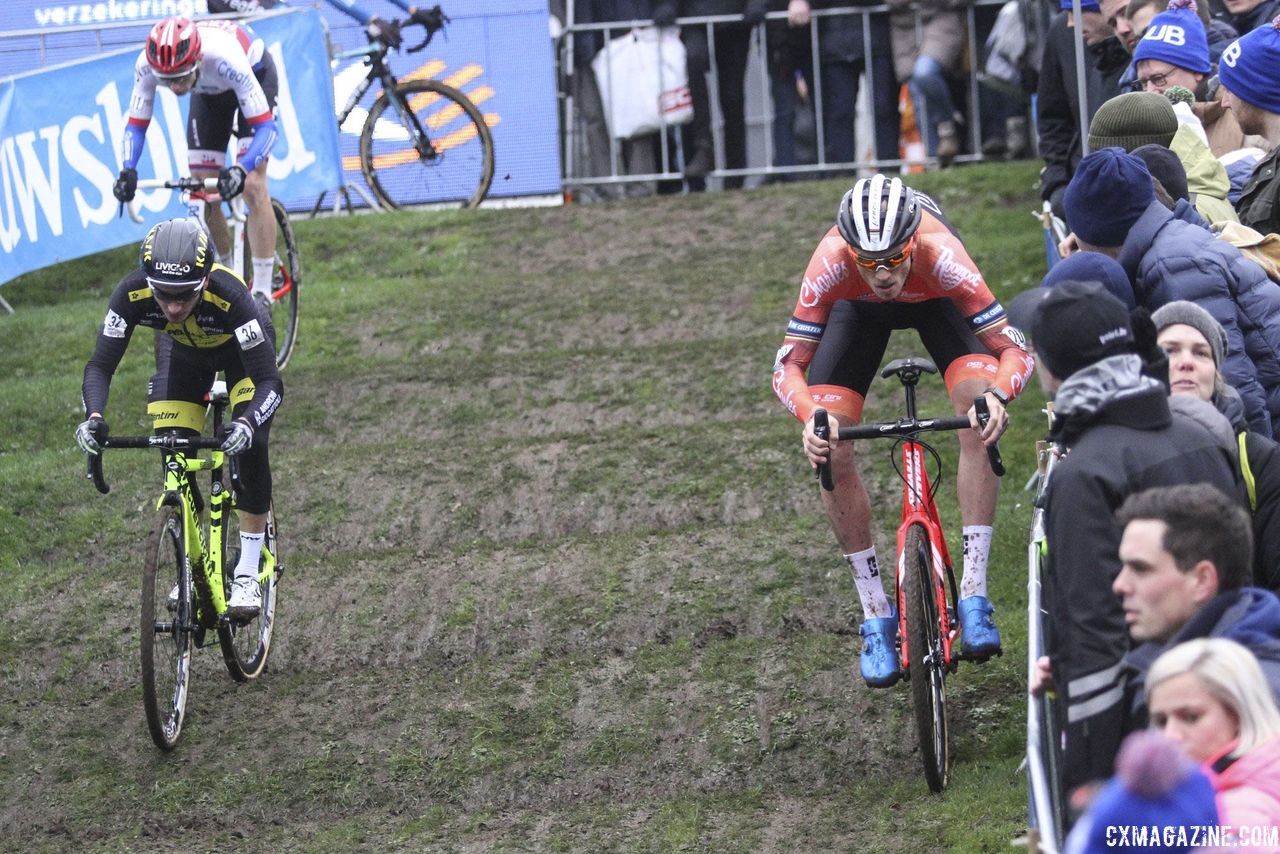 Lars Boom opts for the line closest to the fans on one of the descents. 2019 Brussels Universities Cyclocross. © B. Hazen / Cyclocross Magazine