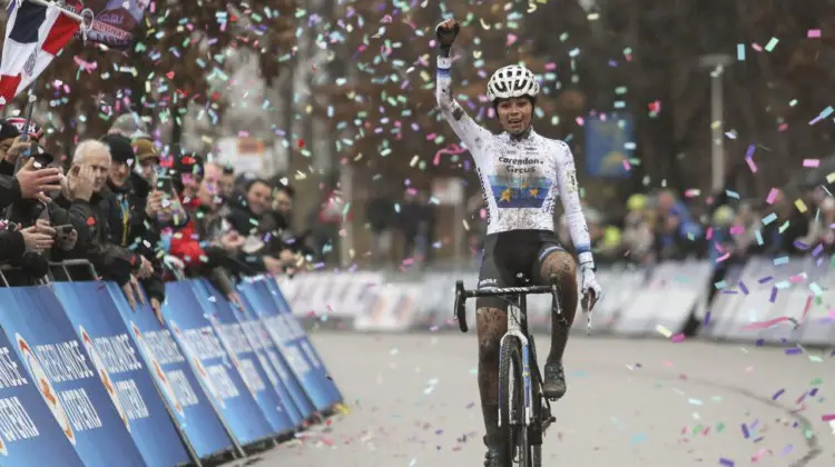 Ceylin del Carmen Alvarado won the U23 Women's title. 2019 Dutch Cyclocross National Championships, Huijbergen. © B. Hazen / Cyclocross Magazine