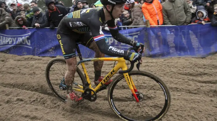 Lars van der Haar rips through the sand as some young fans watch on. 2019 Dutch Cyclocross National Championships, Huijbergen. © B. Hazen / Cyclocross Magazine