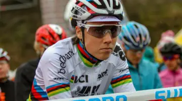 Sanne Cant tunes up for her title defense. Elite Women. 2019 Hoogerheide World Cup, GP Adri van der Poel. © B. Hazen / Cyclocross Magazine
