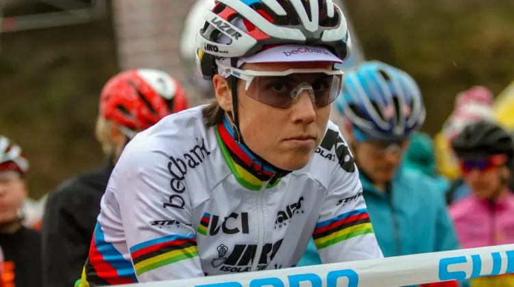 Sanne Cant tunes up for her title defense. Elite Women. 2019 Hoogerheide World Cup, GP Adri van der Poel. © B. Hazen / Cyclocross Magazine