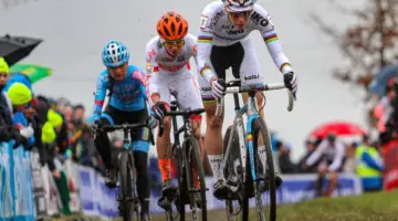 Sanne cant leads World Cup winner Vos and Betsema. Elite Women. 2019 Hoogerheide World Cup, GP Adri van der Poel. © B. Hazen / Cyclocross Magazine