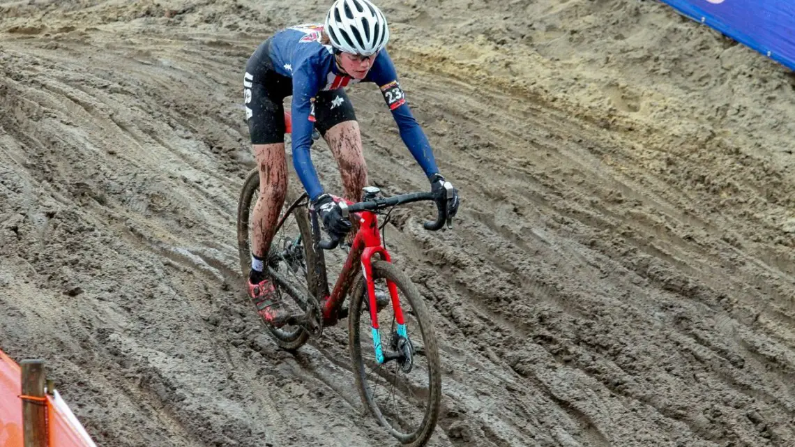 Madigan Munro navigates the rutted descent. Elite Women. 2019 Hoogerheide World Cup, GP Adri van der Poel. © B. Hazen / Cyclocross Magazine