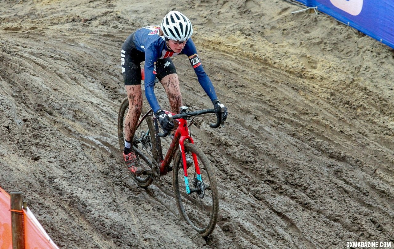 Madigan Munro navigates the rutted descent at Hoogerheide. Elite Women. 2019 Hoogerheide World Cup, GP Adri van der Poel. © B. Hazen / Cyclocross Magazine