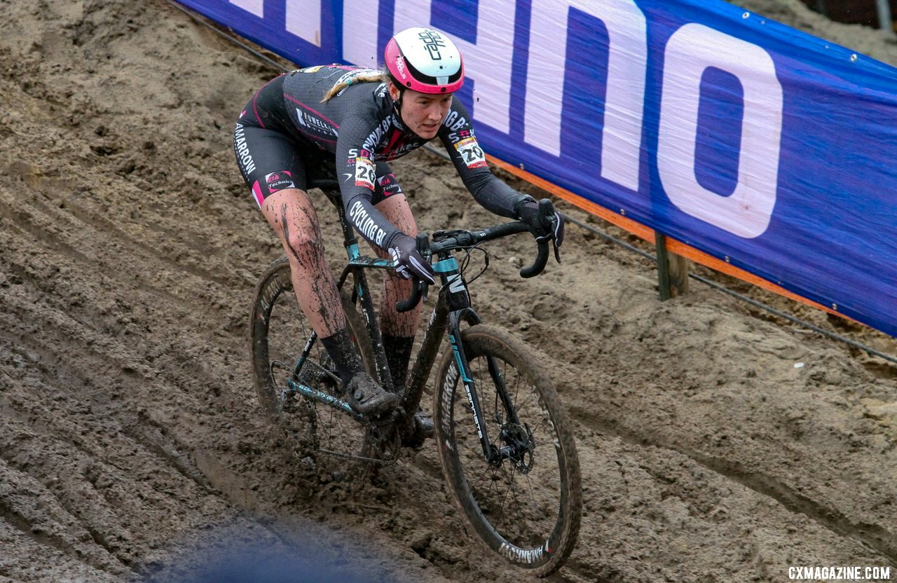 Elle Anderson gave herself one last test as she recovers from mono. Elite Women. 2019 Hoogerheide World Cup, GP Adri van der Poel. © B. Hazen / Cyclocross Magazine