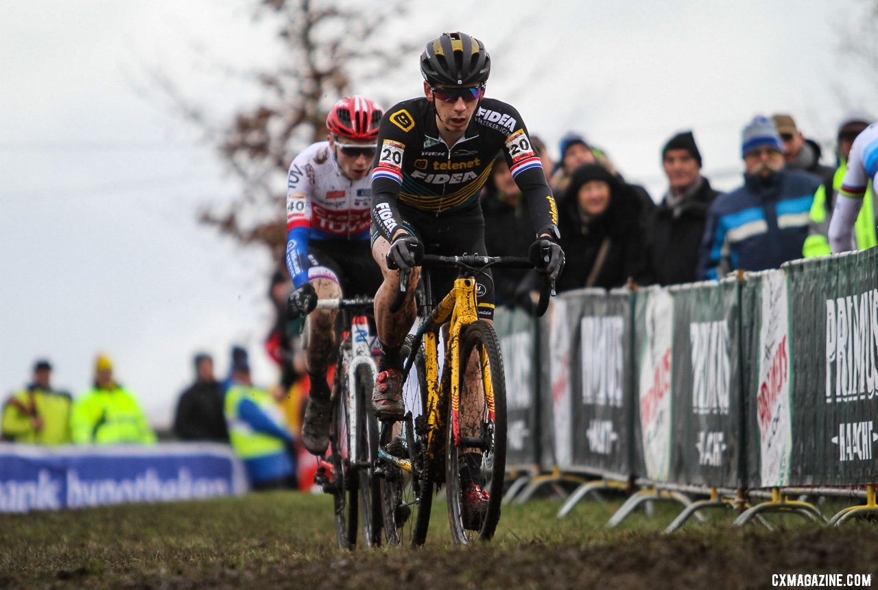 Van der Haar looked to employ team tactics to help Aerts on lap one, but soon Aerts was isolated with Van der Poel and Van Aert. Elite Men, 2019 Hoogerheide UCI Cyclocross World Cup. © B. Hazen / Cyclocross Magazine