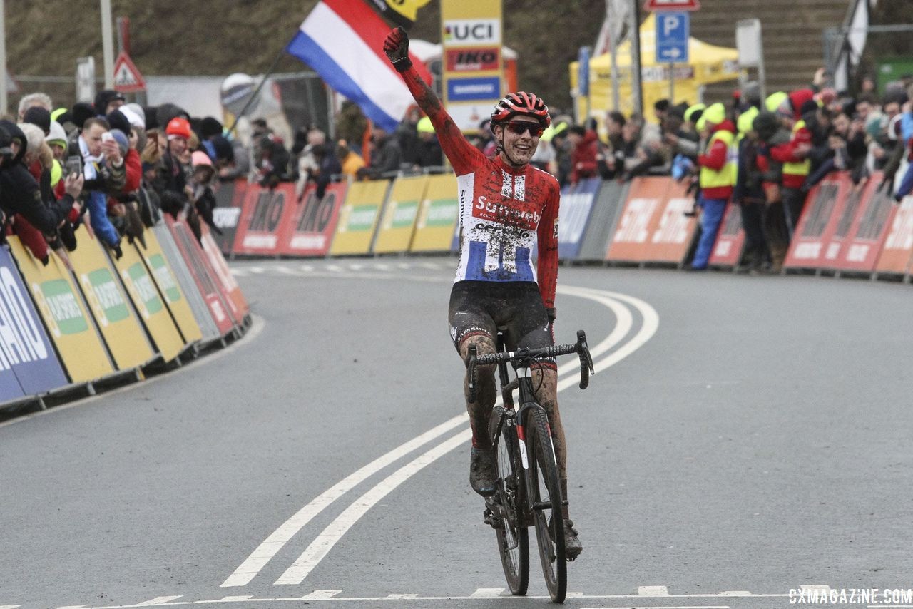 Lucinda Brand celebrates her World Cup Hoogerheide win. 2019 World Cup Hoogerheide. © B. Hazen / Cyclocross Magazine