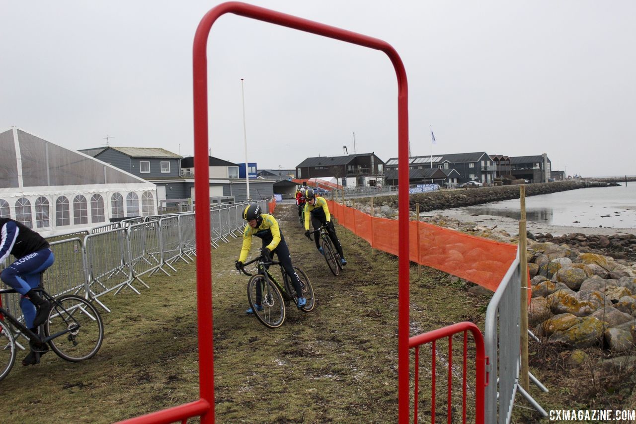 There are a few course crossings but not many. Scout out the course before the races you want to watch. 2019 Bogense World Championships Course Preview. © Z. Schuster / Cyclocross Magazine