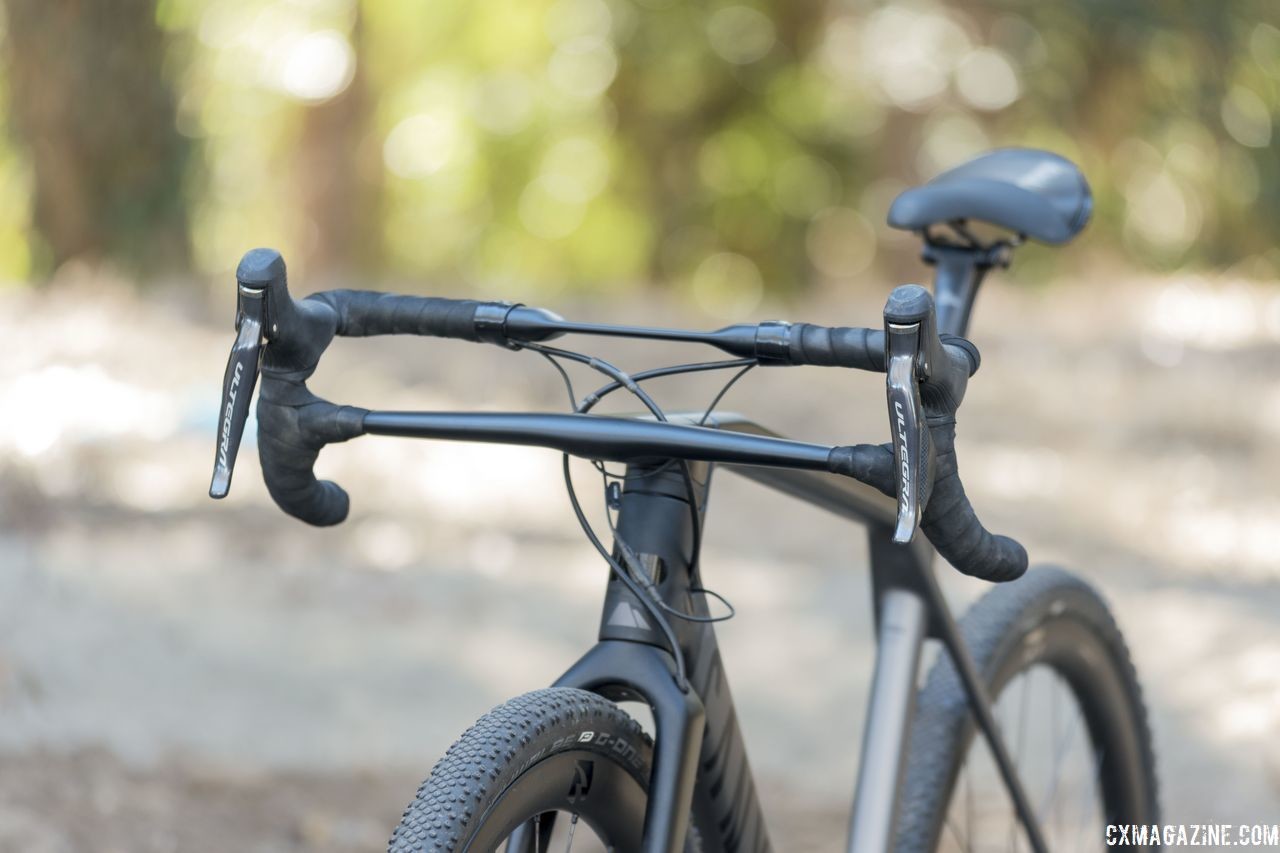 The effective handle bar sits 5cm above the level of the stem. The integrated cockpit is not adjustable. Canyon Grail CF SLX 8.0 Gravel Bike. © C. Lee / Cyclocross Magazine