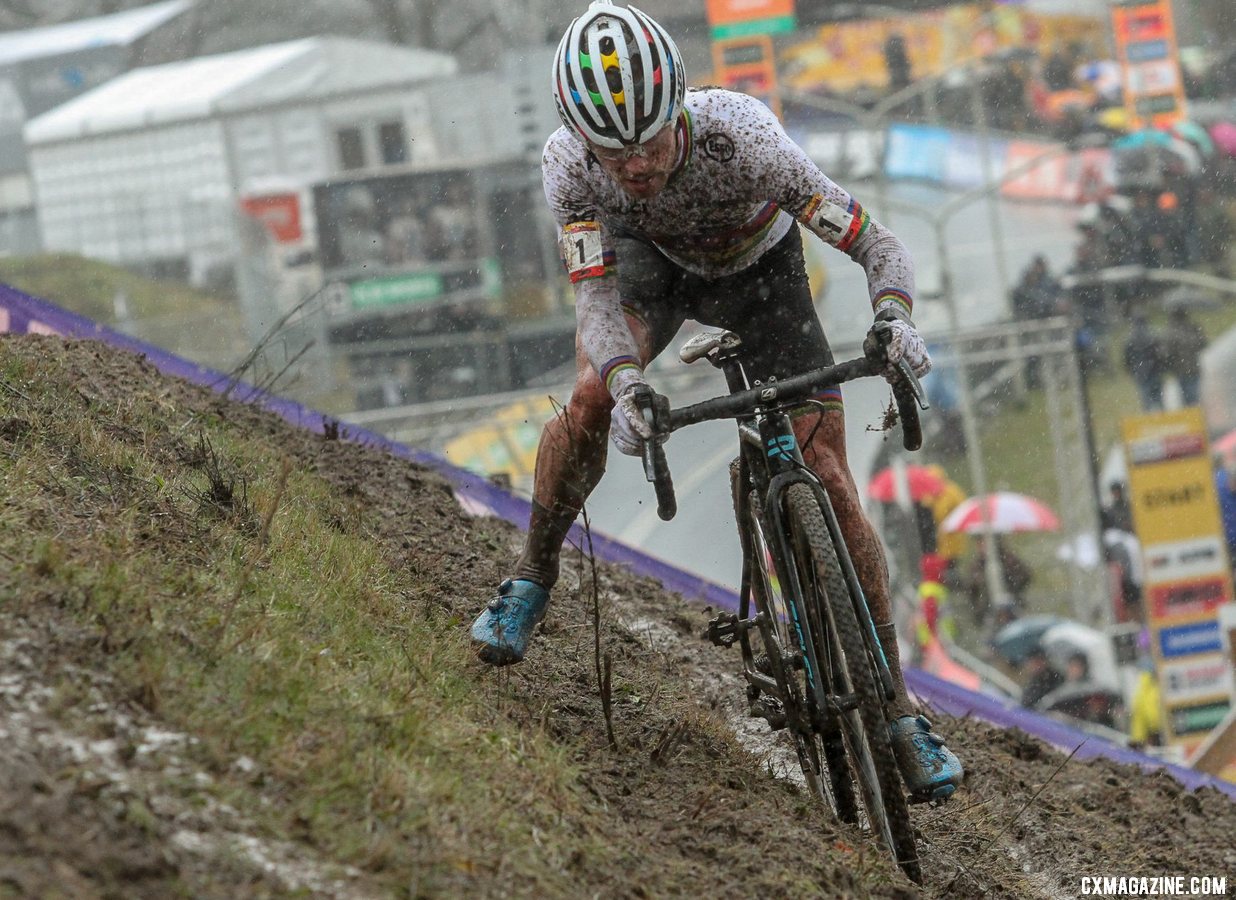 U23 World Champ Eli Iserbyt in control at the U23 Men, 2019 Hoogerheide World Cup. © B. Hazen / Cyclocross Magazine