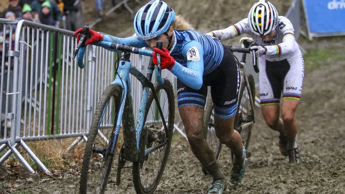 Jolanda Neff and Sanne Cant battle at the 2019 GP Sven Nys. Elite Women- DVV Verzekeringen Trofee. © B. Hazen / Cyclocross Magazine