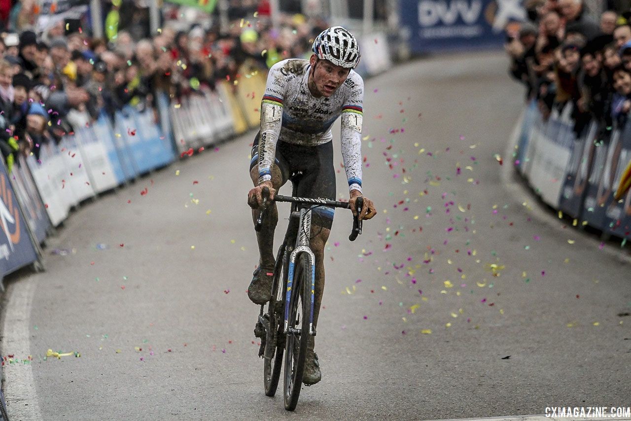 No time to celebrate for Mathieu van der Poel, who moved into the DVV Trofee time omnium lead after his win. 2018 GP Sven Nys, Baal. © B. Hazen / Cyclocross Magazine