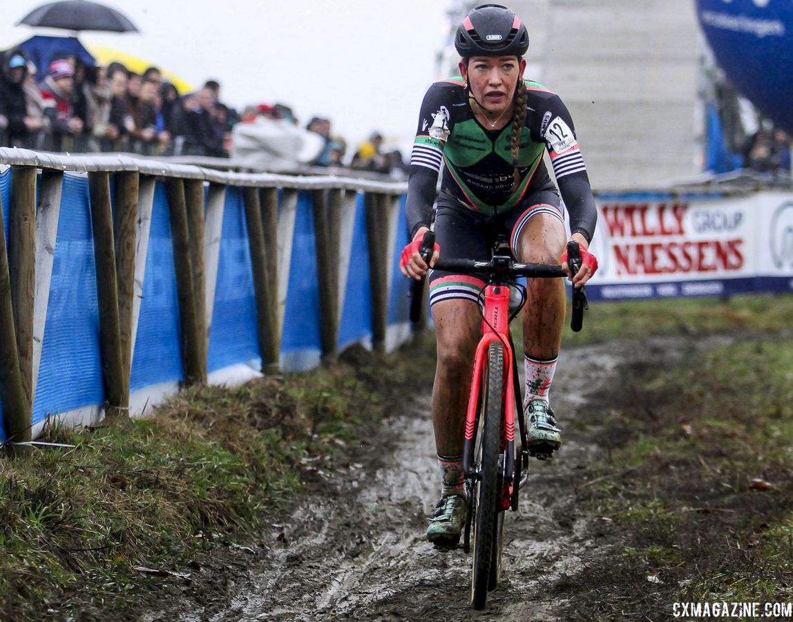 Sophie de Boer had a new kit for the new year. 2019 GP Sven Nys, Elite Women - DVV Verzekeringen Trofee. © B. Hazen / Cyclocross Magazine