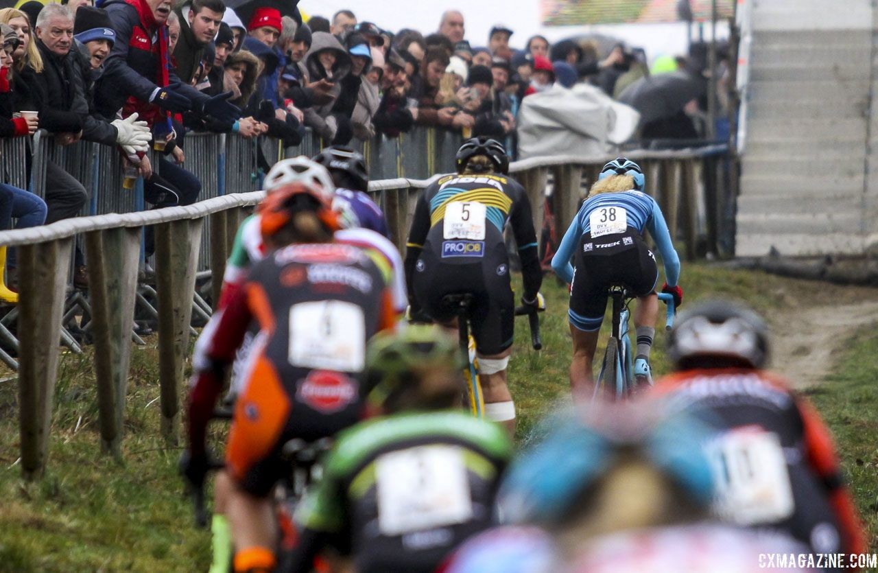 Jolanda Neff got off to a fast start on Tuesday. 2019 GP Sven Nys, Elite Women - DVV Verzekeringen Trofee. © B. Hazen / Cyclocross Magazine