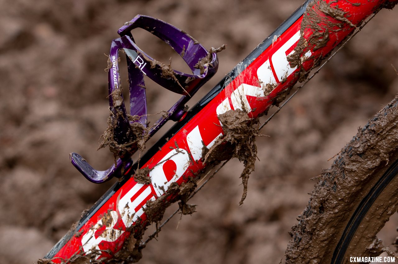 Many kids have trouble shouldering bikes, making a bottle cage no big deal during races. Miller Reardon's Redline Conquest 24. 2018 Cyclocross National Championships, Louisville, KY. © A. Yee / Cyclocross Magazine