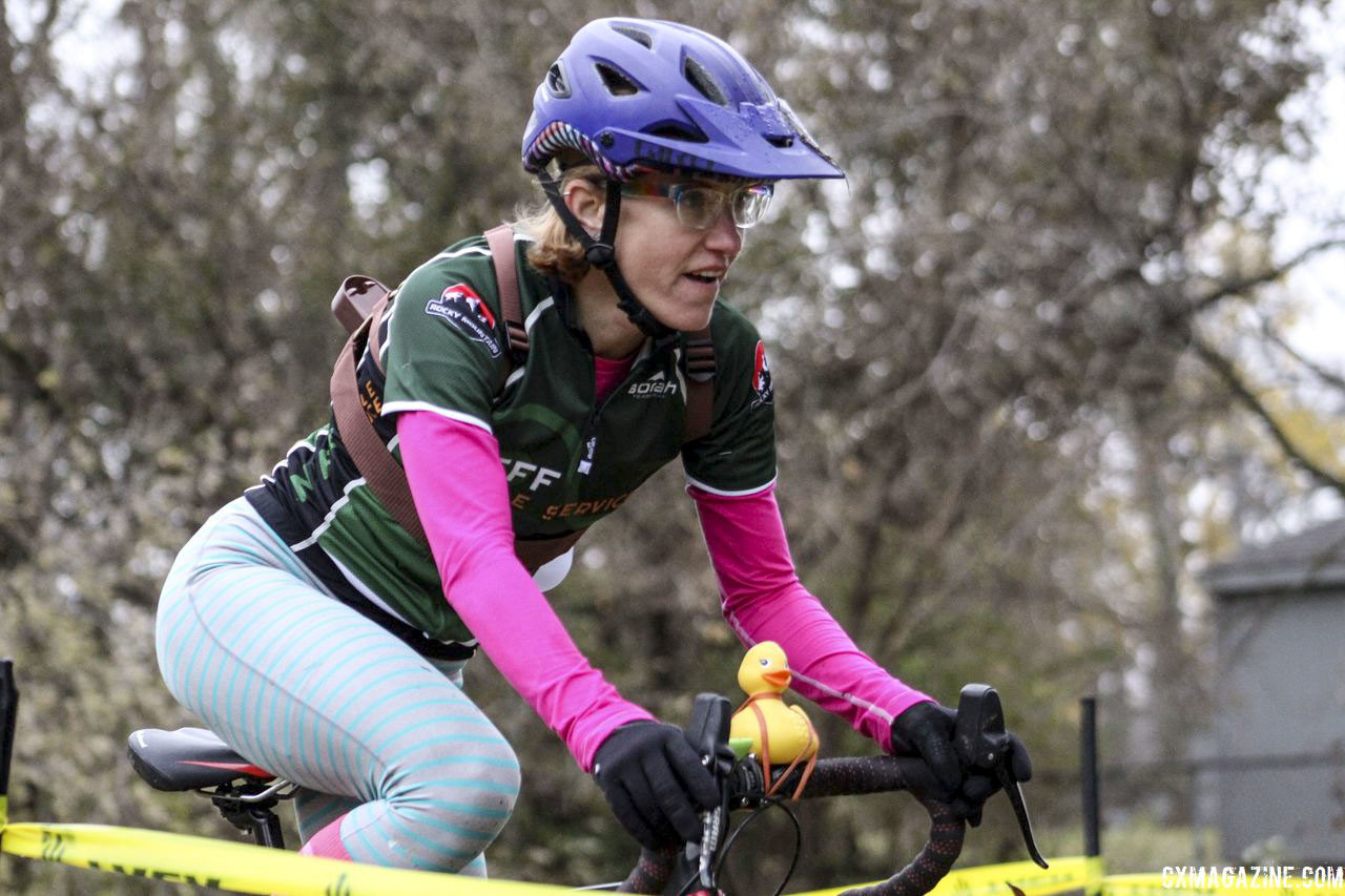 Holly LaVesser is known for her bright colors. 2018 Cross Fire, Sun Prairie, Wisconsin. © Z. Schuster / Cyclocross Magazine