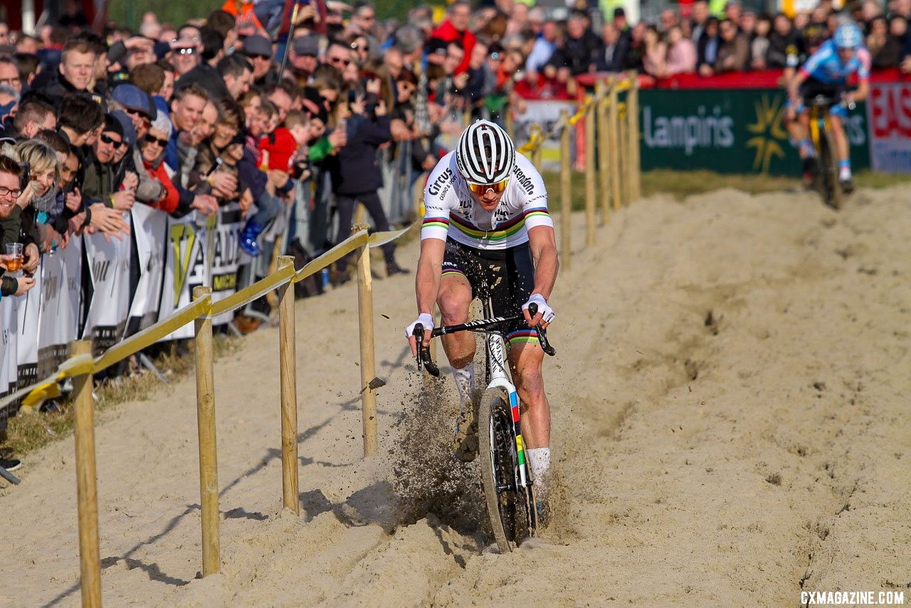 Van der Poel rode the sand to another Superprestige victory. 2019 Telenet Superprestige Noordzeecross Middelkerke. Elite Men. © B. Hazen / Cyclocross Magazine