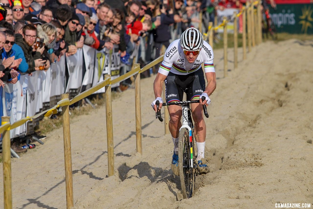 Van der Poel rode the sand to another Superprestige victory. 2019 Telenet Superprestige Noordzeecross Middelkerke. Elite Men. © B. Hazen / Cyclocross Magazine