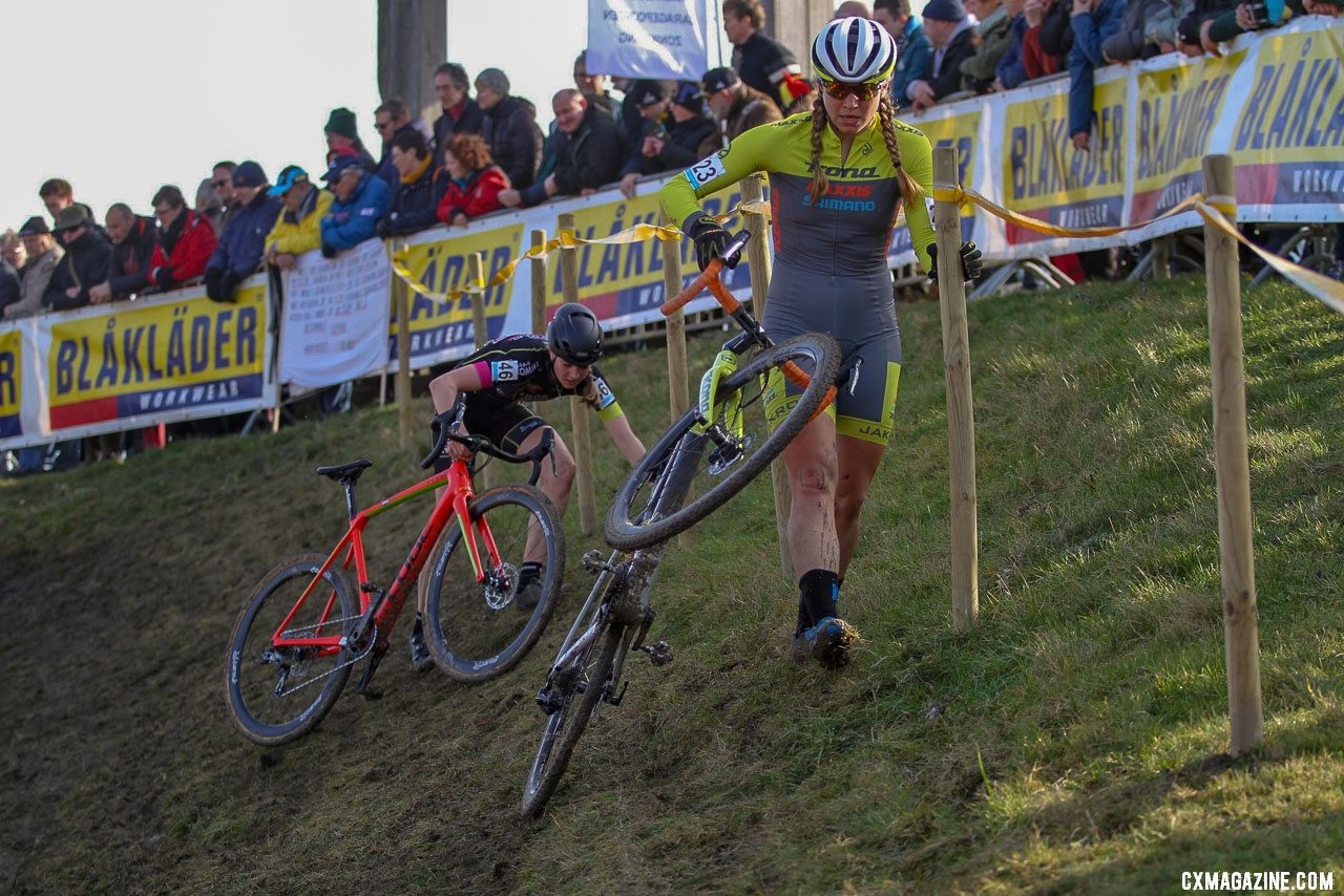 Fahringer tackles the off-camber. 2019 Telenet Superprestige Noordzeecross Middelkerke. Elite Women. © B. Hazen / Cyclocross Magazine