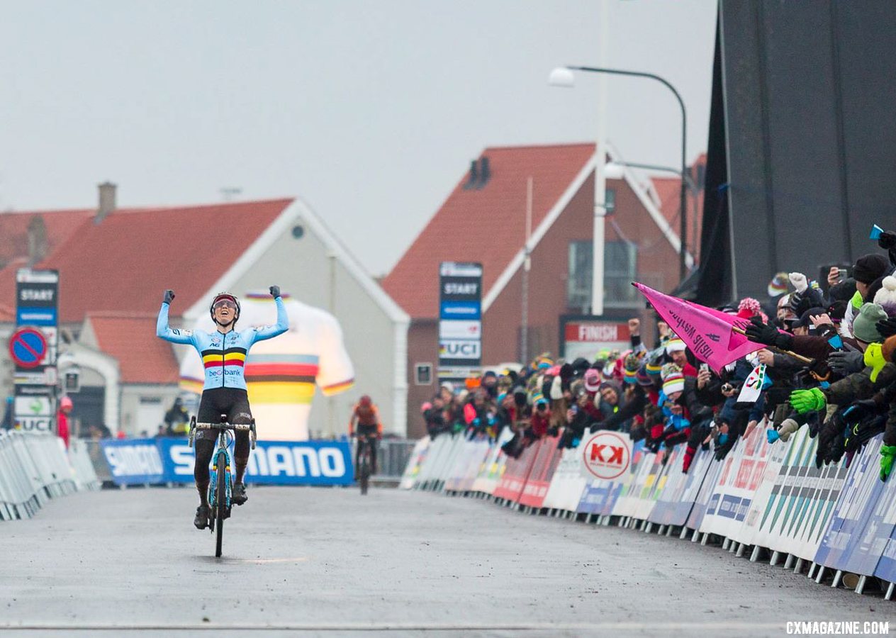 Sanne Cant wins her third world title. 2019 Cyclocross World Championships, Bogense, Denmark. © K. Keeler / Cyclocross Magazine