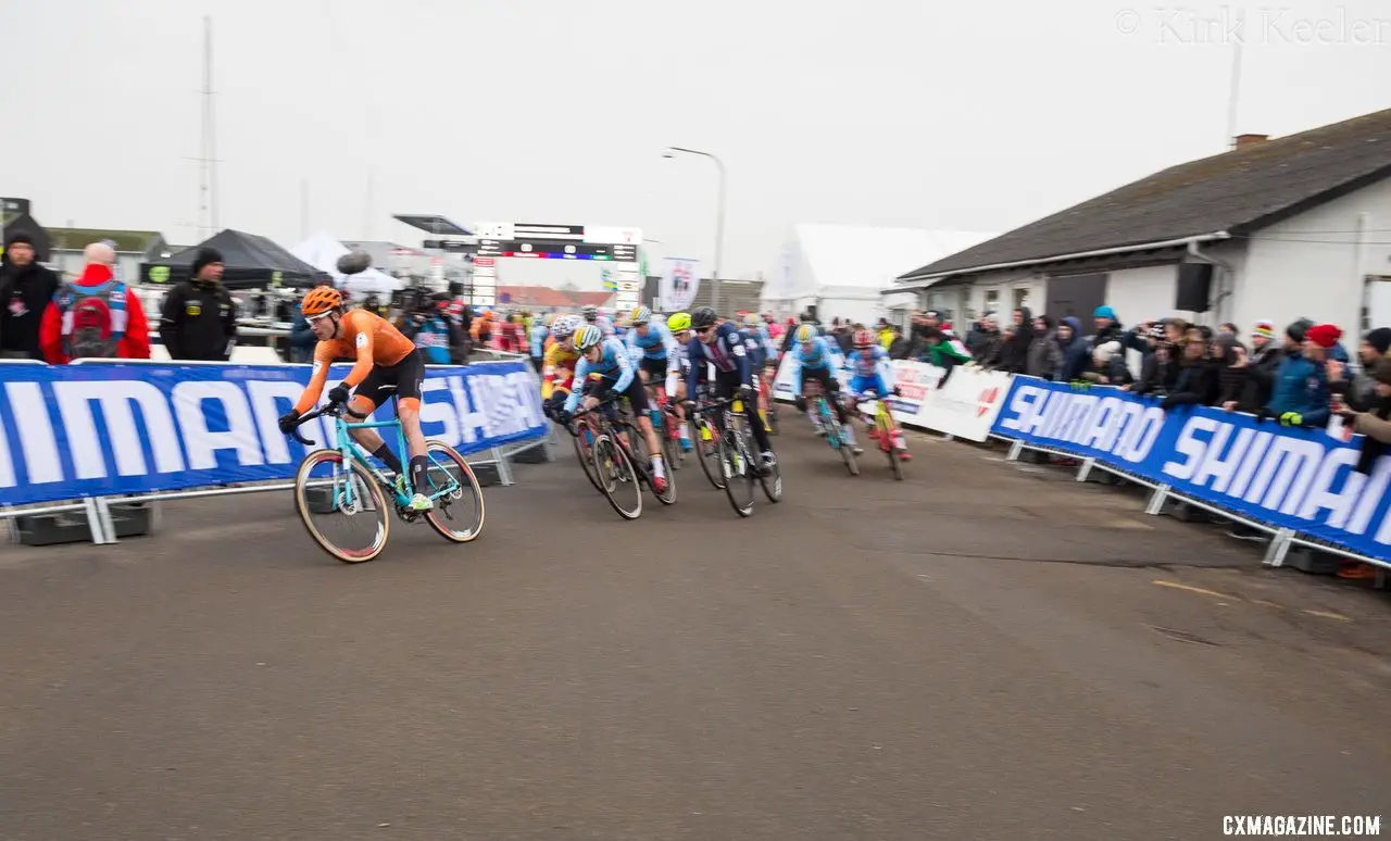 The Junior Men race for the holeshot. American Nick Carter sits in third. 2019 Cyclocross World Championships, Bogense, Denmark. © K. Keeler / Cyclocross Magazine