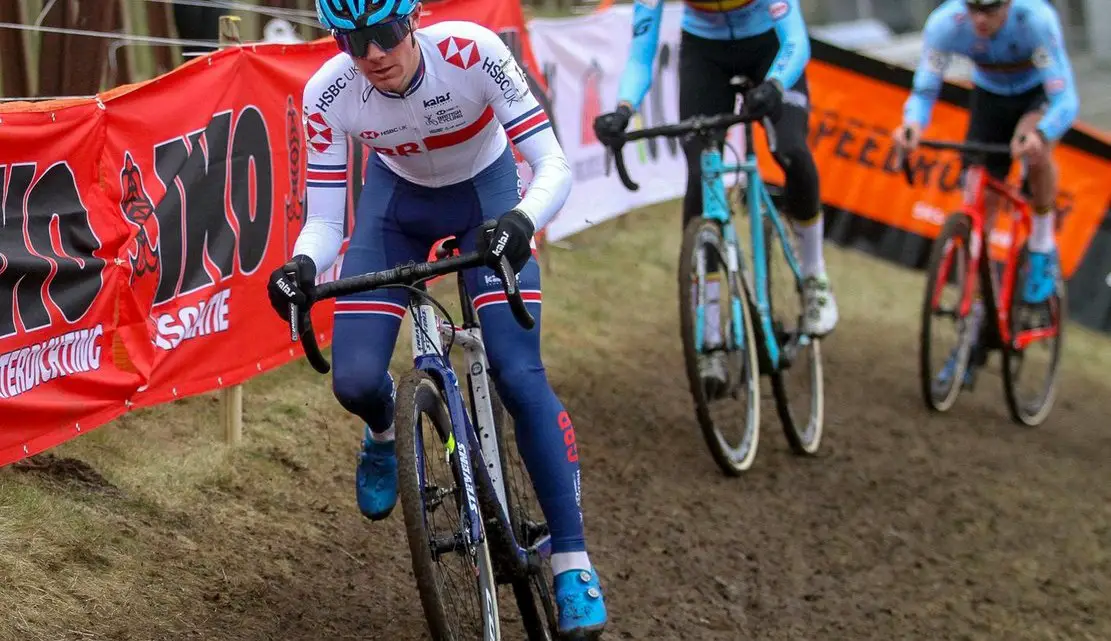 Tulett on the attack. Junior Men, 2019 Cyclocross World Championships, Bogense, Denmark. © B. Hazen / Cyclocross Magazine