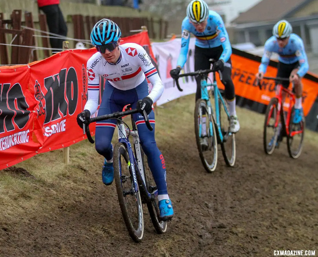 Tulett on the attack. Junior Men, 2019 Cyclocross World Championships, Bogense, Denmark. © B. Hazen / Cyclocross Magazine