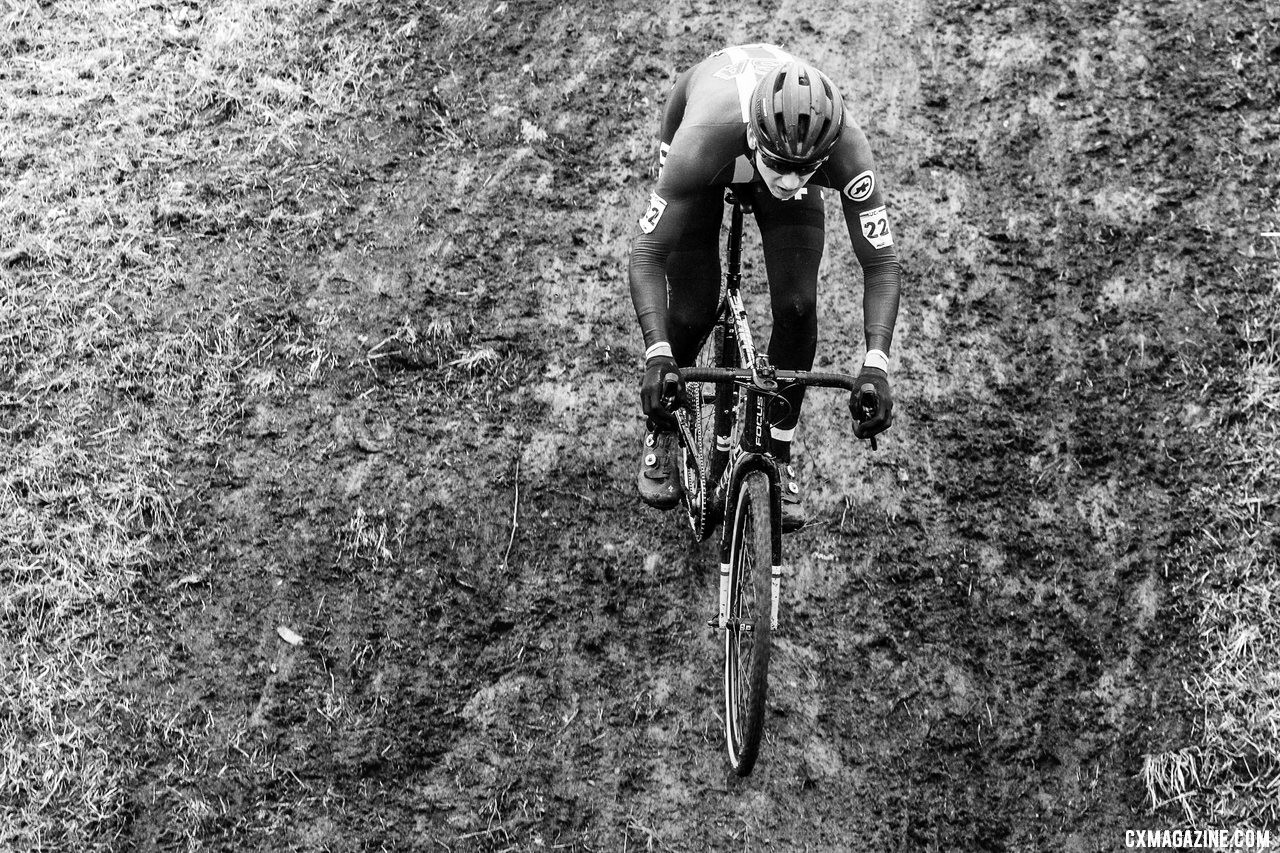 Nick Carter bombs the steep descent. Junior Men, 2019 Cyclocross World Championships, Bogense, Denmark. © B. Hazen / Cyclocross Magazine