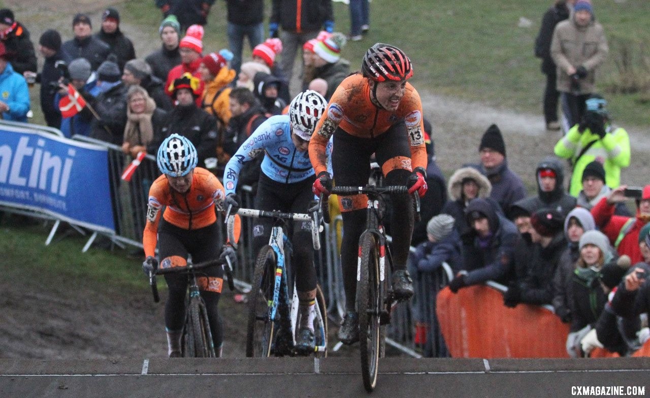 Brand caught the lead group and then hit the front. 2019 Cyclocross World Championships, Bogense, Denmark. Elite Women. © B. Hazen / Cyclocross Magazine