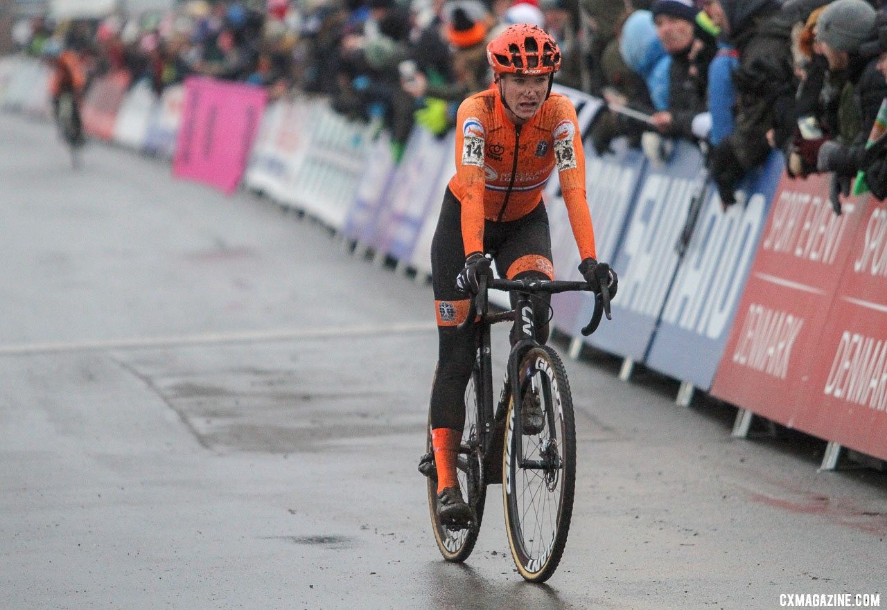 Vos struggled to remain in contact but had a resurgent last few laps. Brand, Cant and Vos. 2019 Cyclocross World Championships, Bogense, Denmark. © B. Hazen / Cyclocross Magazine