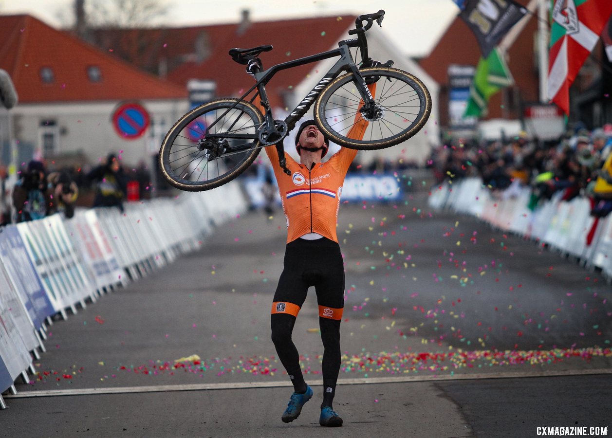 Van der Poel capped his incredible season with his second Elite Worlds win. Elite Men, 2019 Cyclocross World Championships, Bogense, Denmark. © B. Hazen / Cyclocross Magazine