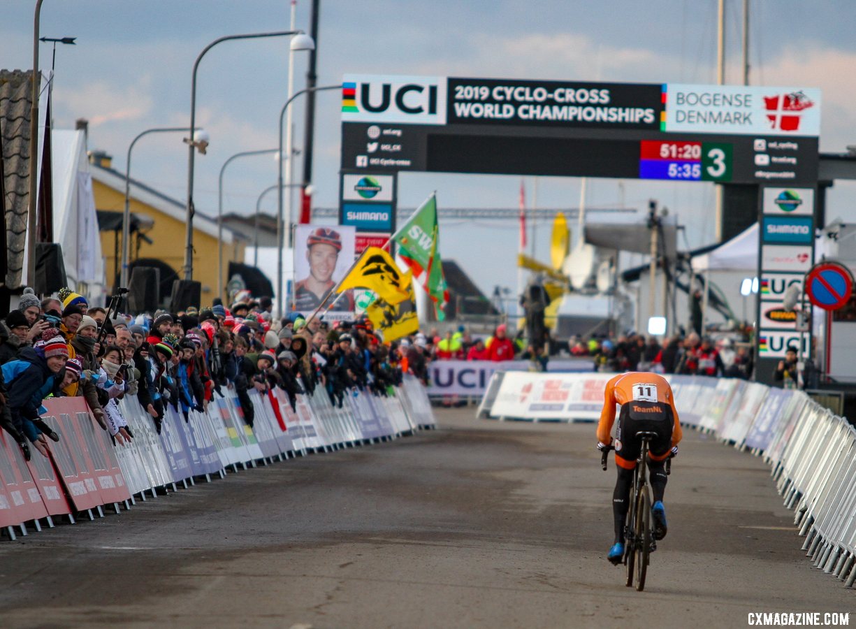 Mathieu van der Poel on his second solo attempt. Elite Men, 2019 Cyclocross World Championships, Bogense, Denmark. © B. Hazen / Cyclocross Magazine